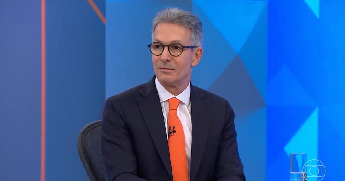 Romeu Zema sentado no estúdio da Globo durante a sabatina do Jornal Nacional de 24 de agosto de 2026