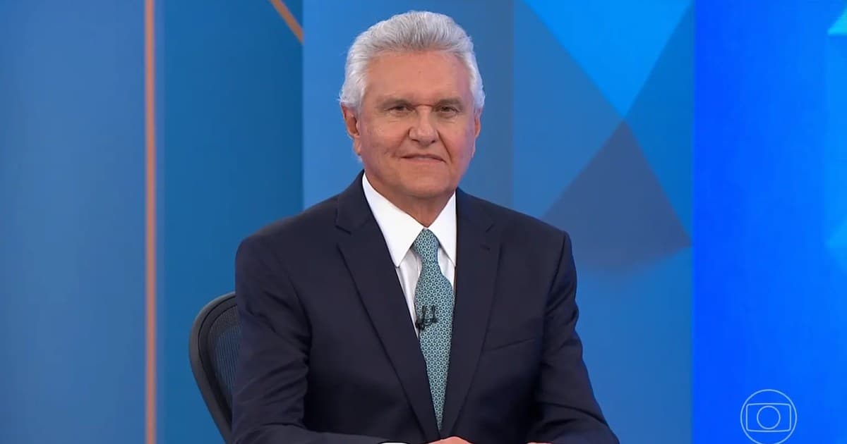 Ronaldo Caiado sentado no estúdio da Globo durante a sabatina do Jornal Nacional de 25 de agosto de 2026